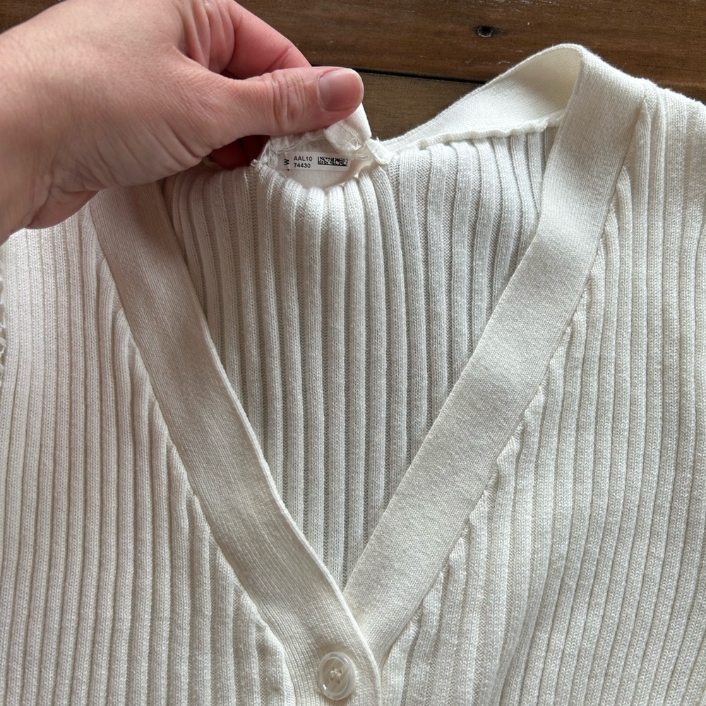 White Lace-Sleeve V-Neck Ribbed Sweater - Picture 9 of 12